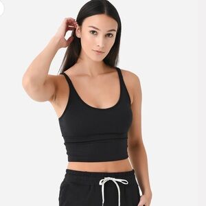 Vuori women’s halo performance crop top in black like new